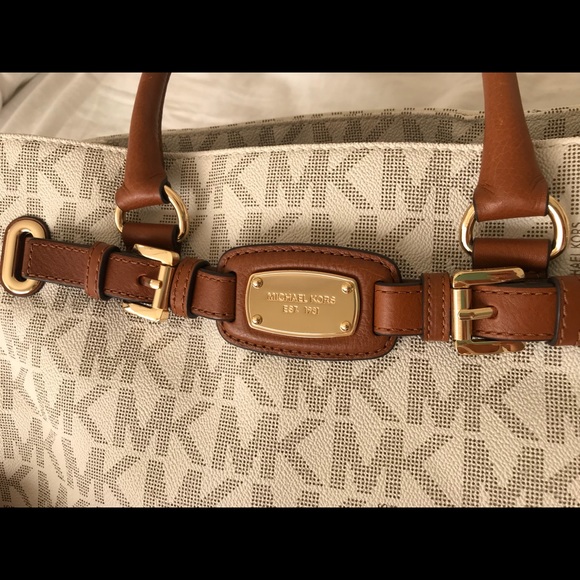 MICHAEL KORS PURSE! - Picture 2 of 8